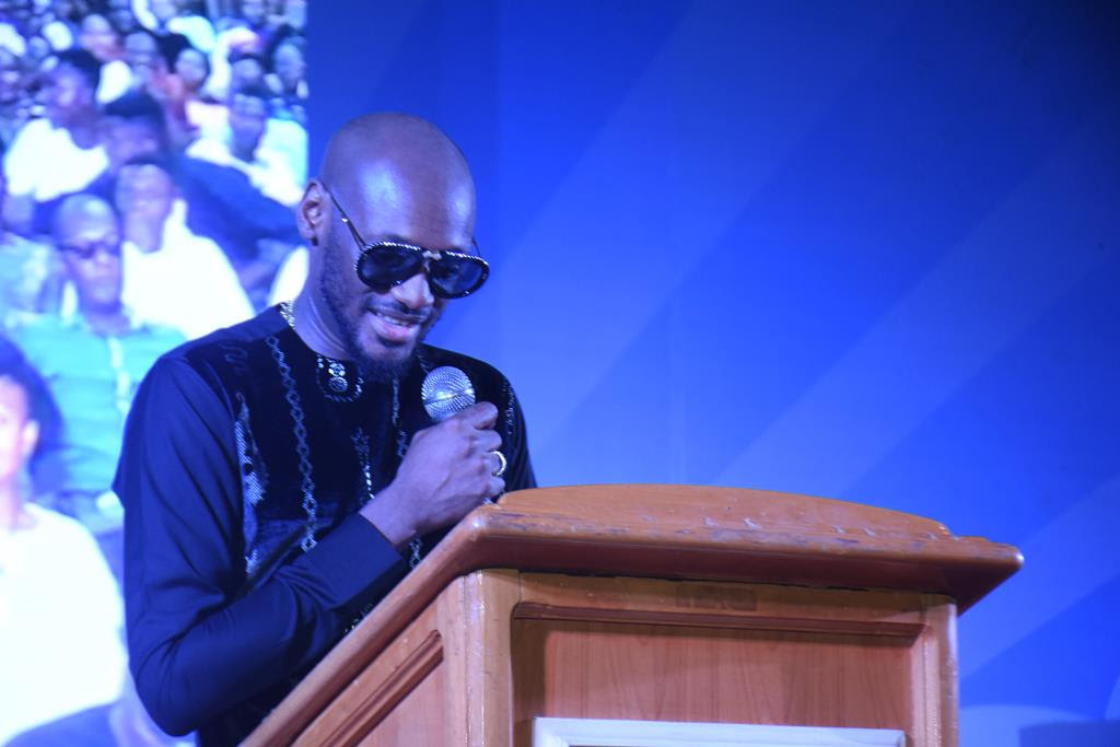 2Baba becomes Fellow of School of Music at OAU