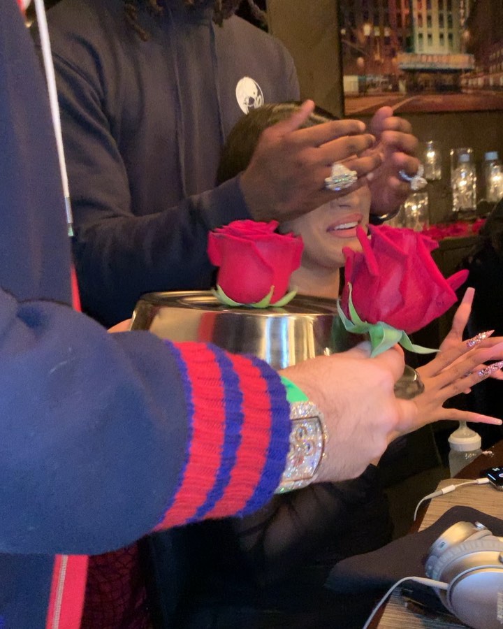 See the Huge Diamond Ring Cardi B got from Offset for her 27th Birthday