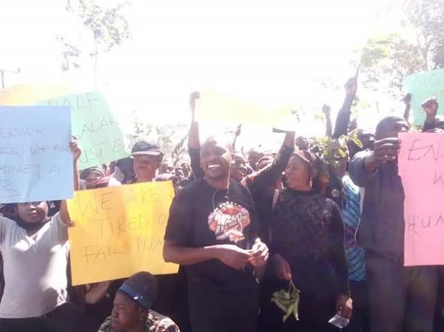 Police tear-gas Plateau LG workers protesting for Minimum wage