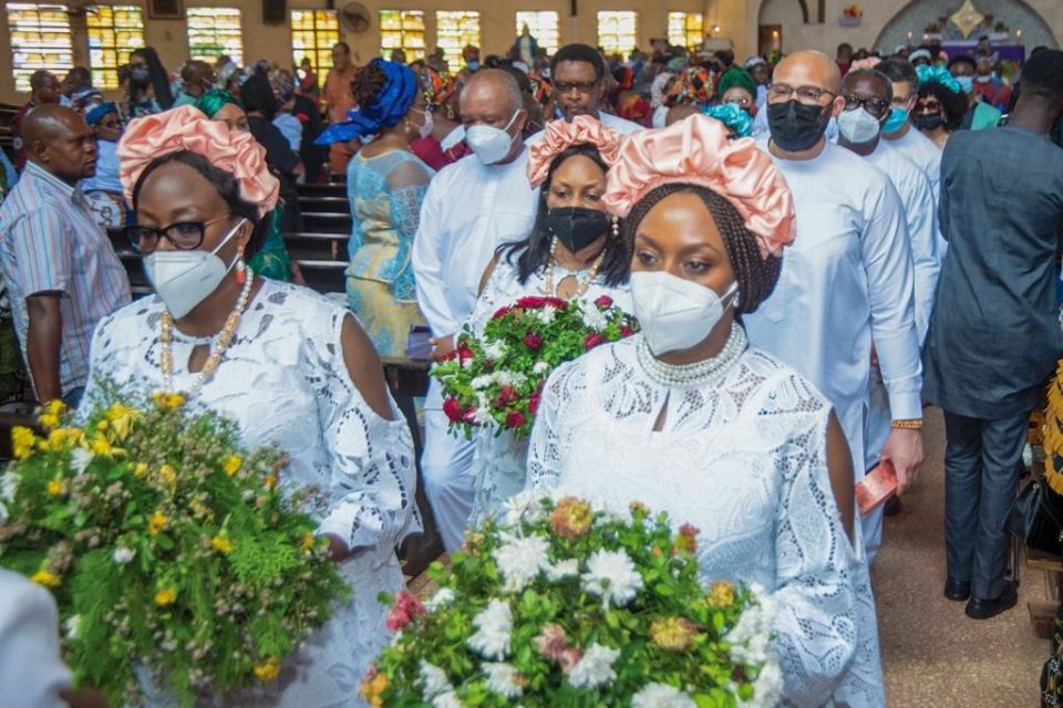 Chimamanda Ngozi Adichie & Family lay their Mother, Grace Ifeoma Adichie to rest in their Hometown